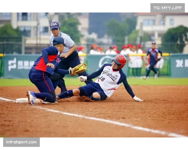 “社区垒球周末”活动在北美多个城市同步举行，参与人数创新高